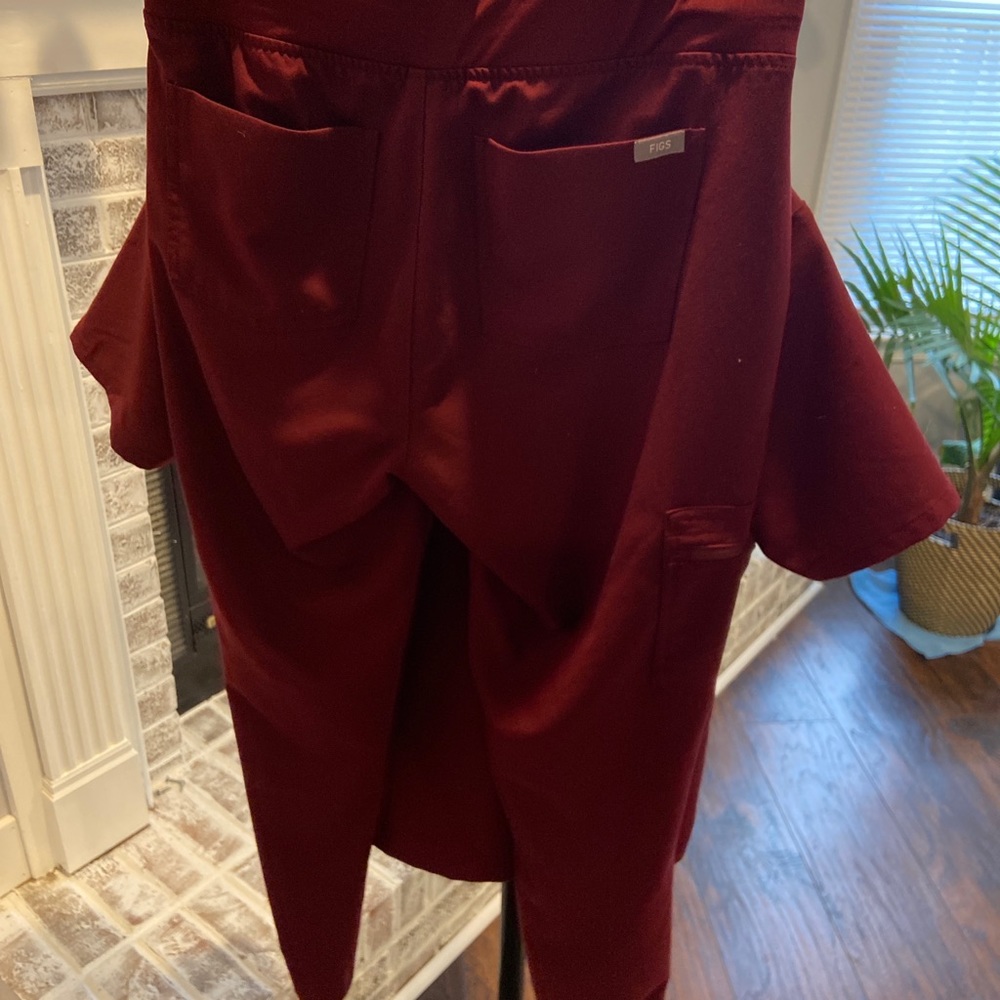 Figs Burgundy Scrub Set